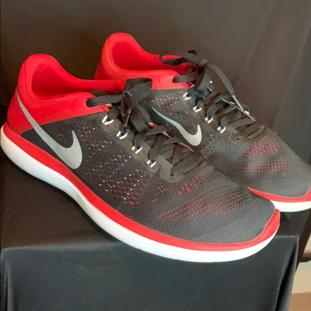 Nike “Flex 2016 Run” running shoe